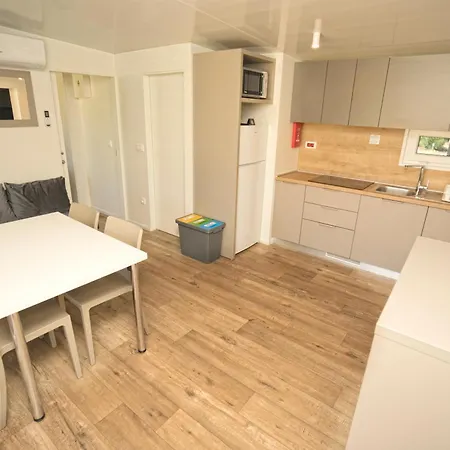 Aldeamento Turístico Mobile Homes Kovacine