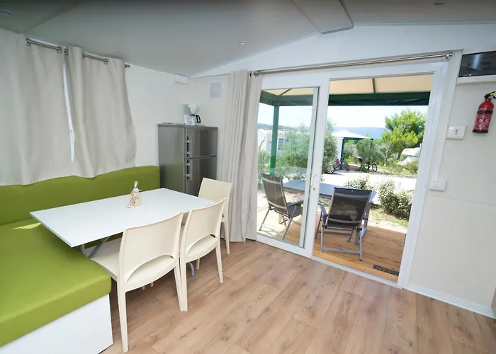 Aldeamento Turístico Mobile Homes Kovacine Cres