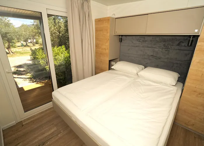 Aldeamento Turístico Mobile Homes Kovacine 4*