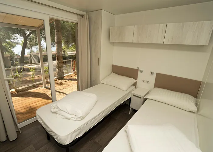 Aldeamento Turístico Mobile Homes Kovacine 4*