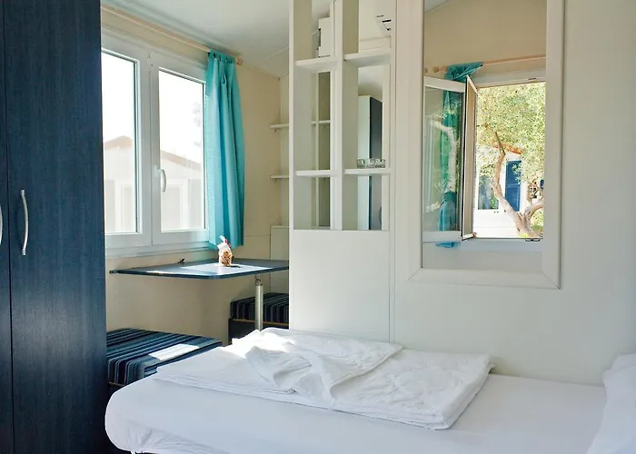 Aldeamento Turístico Mobile Homes Kovacine 4*