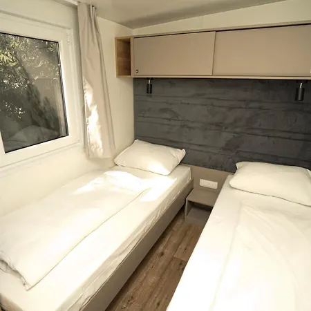 Mobile Homes Kovacine 홀리데이파크