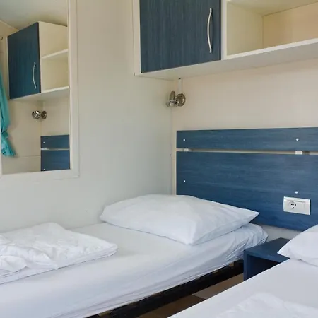 Mobile Homes Kovacine منتزه العطل