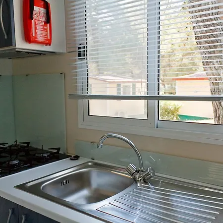 Mobile Homes Kovacine منتزه العطل