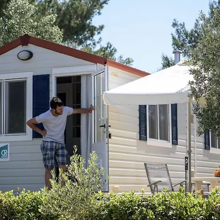Mobile Homes Kovacine 茨雷斯